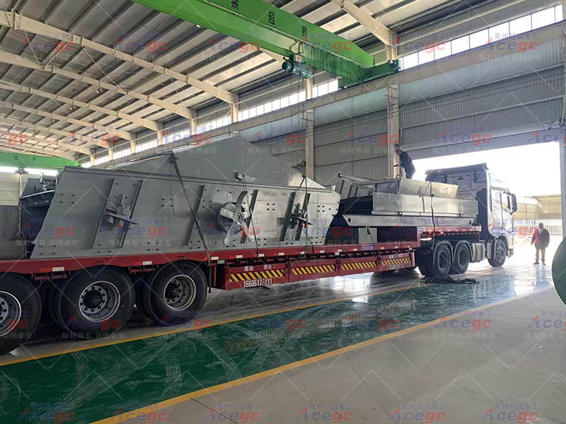 洗沙振動篩設(shè)備出口發(fā)貨